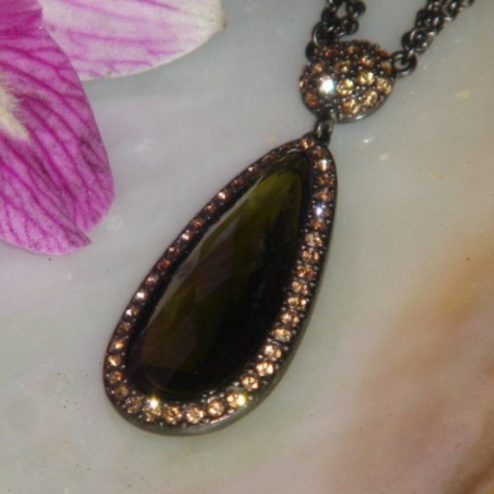 Ellen Tracy Necklace & Earring Set lovely‎ Unique